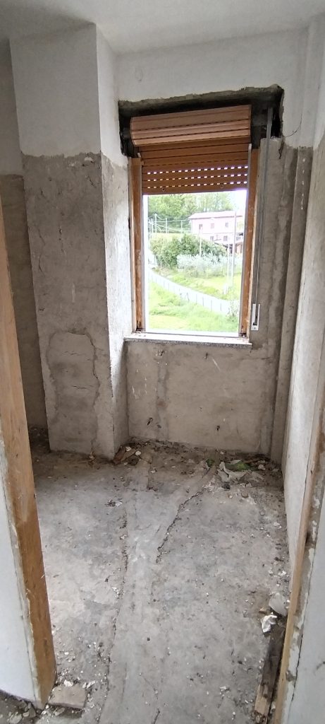 Villa con garage e terreno nella frazione termale (via Monte Pollino, 35)