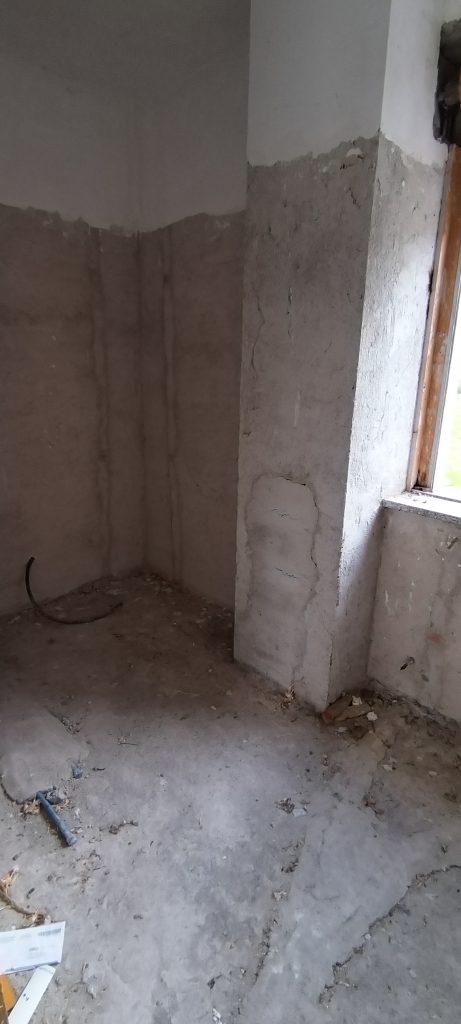 Villa con garage e terreno nella frazione termale (via Monte Pollino, 35)