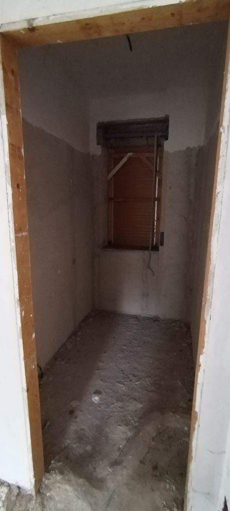 Villa con garage e terreno nella frazione termale (via Monte Pollino, 35)