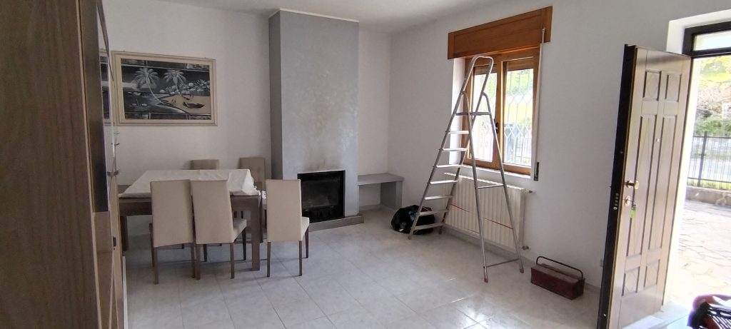 Villa con garage e terreno nella frazione termale (via Monte Pollino, 35)