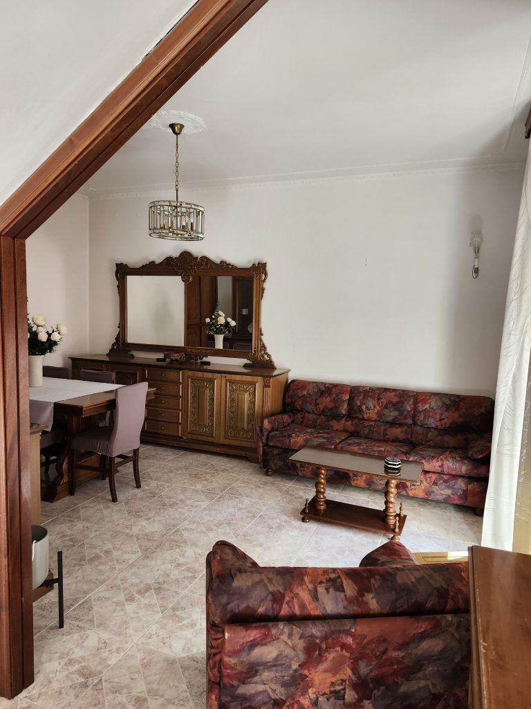 Casa indipendente nel centro urbano (via Cantù, 8)