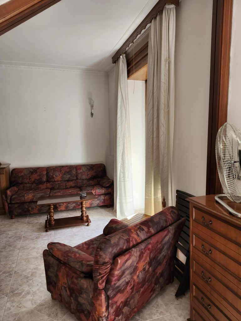 Casa indipendente nel centro urbano (via Cantù, 8)