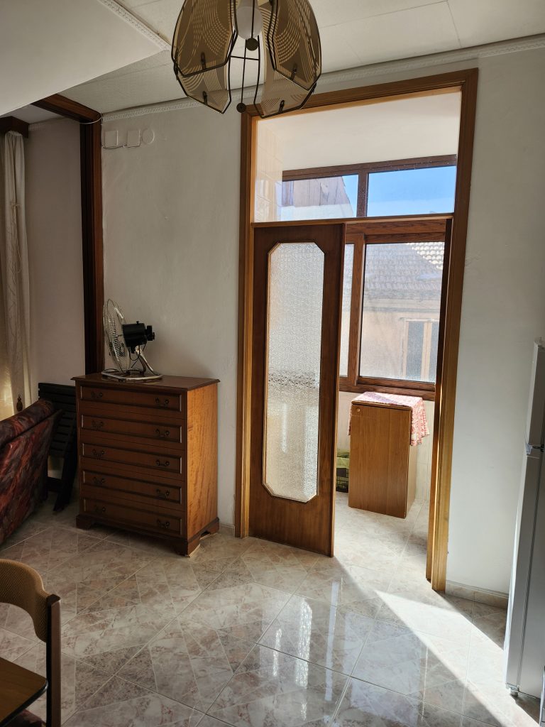 Casa indipendente nel centro urbano (via Cantù, 8)