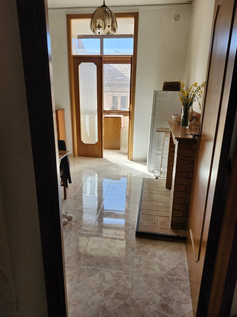 Casa indipendente nel centro urbano (via Cantù, 8)