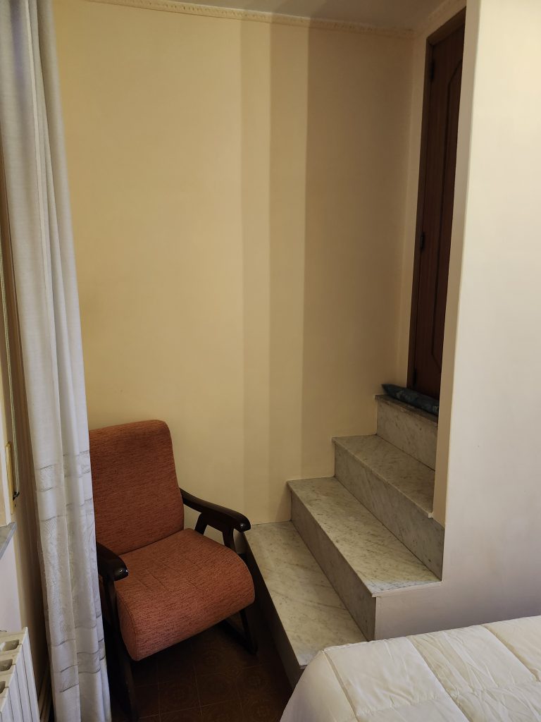 Casa indipendente nel centro urbano (via Cantù, 8)