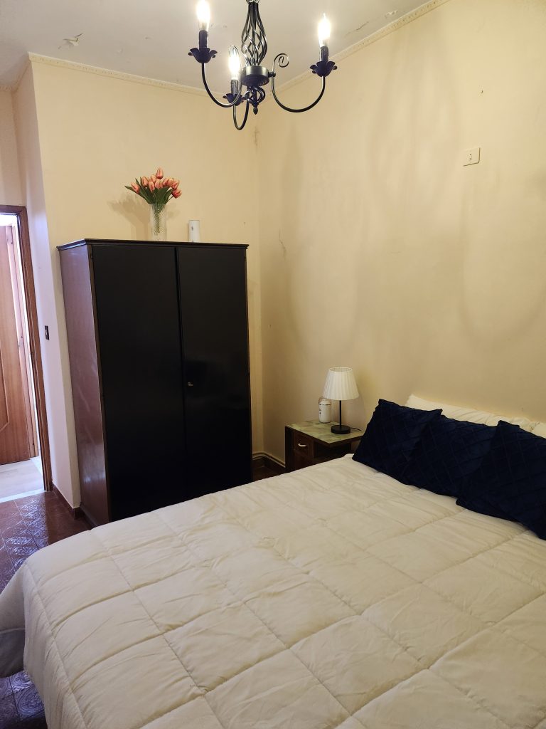 Casa indipendente nel centro urbano (via Cantù, 8)