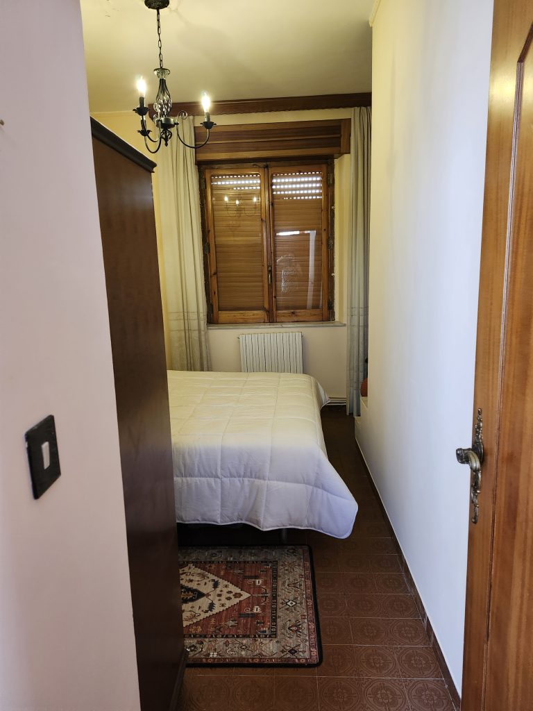 Casa indipendente nel centro urbano (via Cantù, 8)