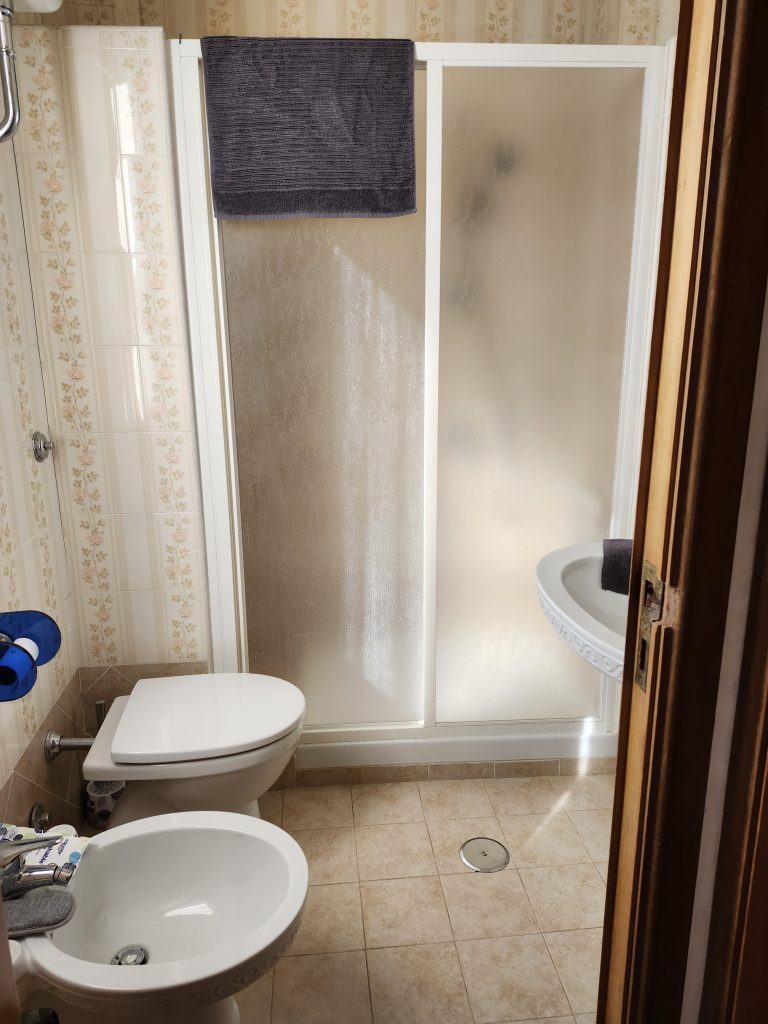 Casa indipendente nel centro urbano (via Cantù, 8)