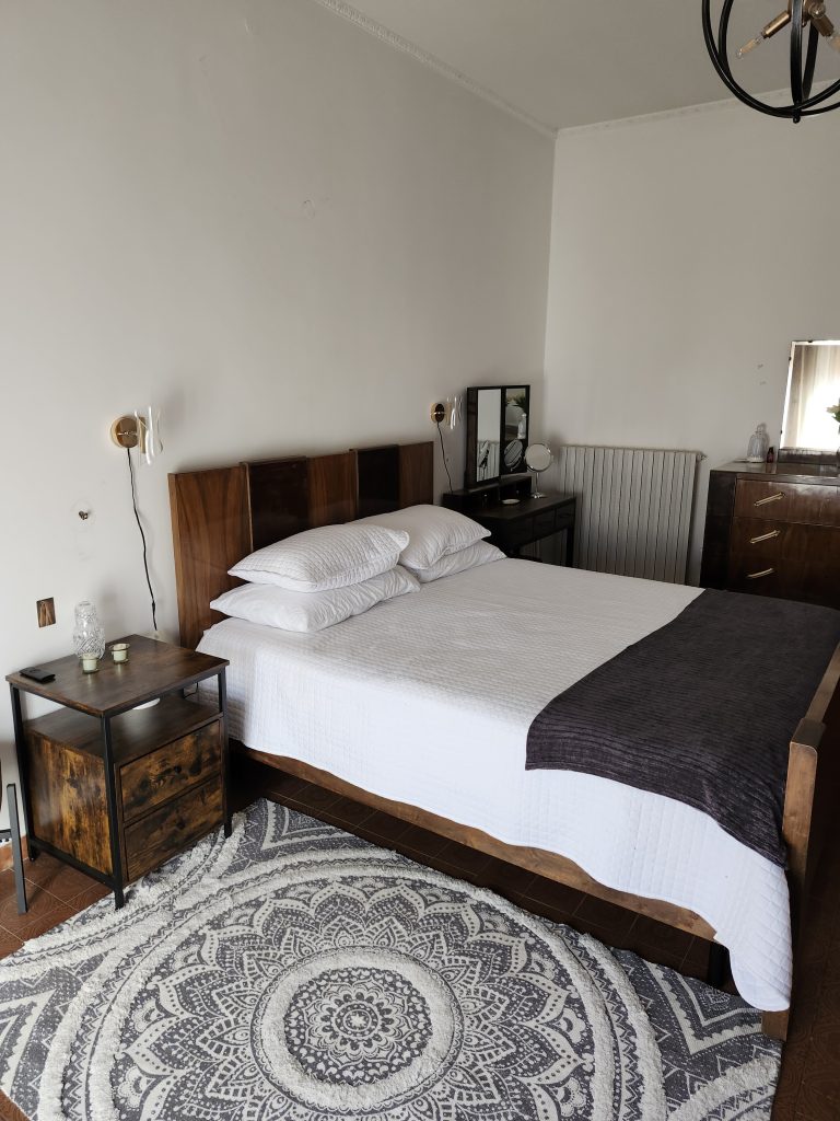 Casa indipendente nel centro urbano (via Cantù, 8)
