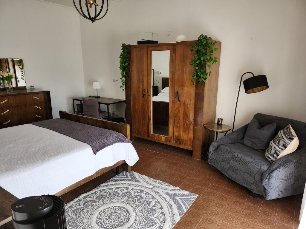 Casa indipendente nel centro urbano (via Cantù, 8)
