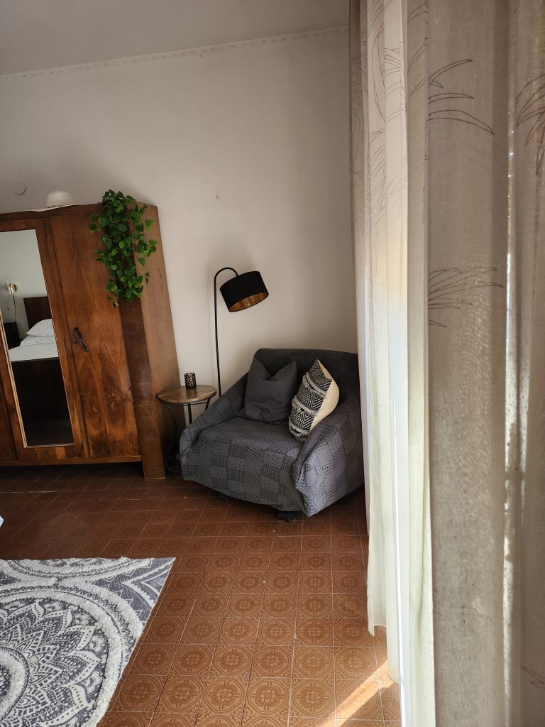 Casa indipendente nel centro urbano (via Cantù, 8)