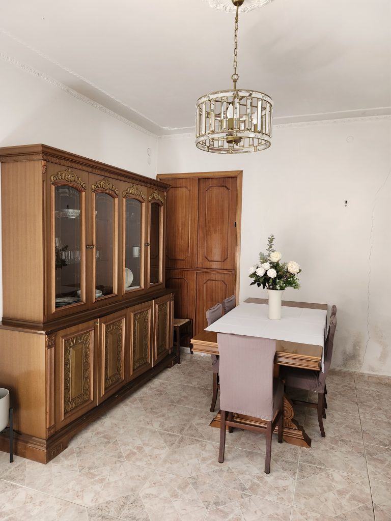 Casa indipendente nel centro urbano (via Cantù, 8)
