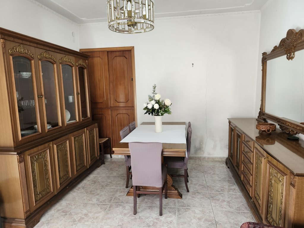 Casa indipendente nel centro urbano (via Cantù, 8)