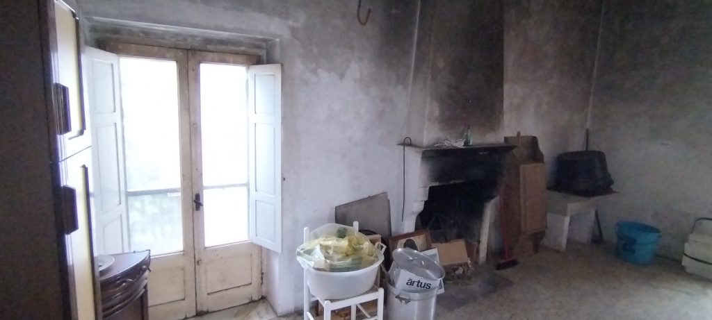 Casa indipendente nel centro storico (via Pisacane, 8)