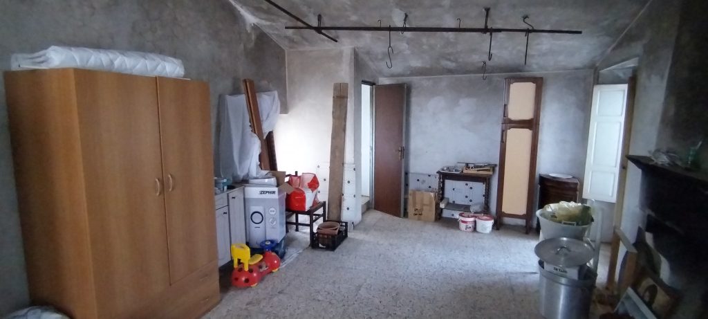 Casa indipendente nel centro storico (via Pisacane, 8)