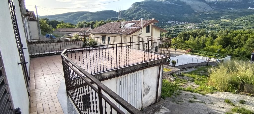 Detached house with land in a rural hamlet (c.da Cerri, 31)