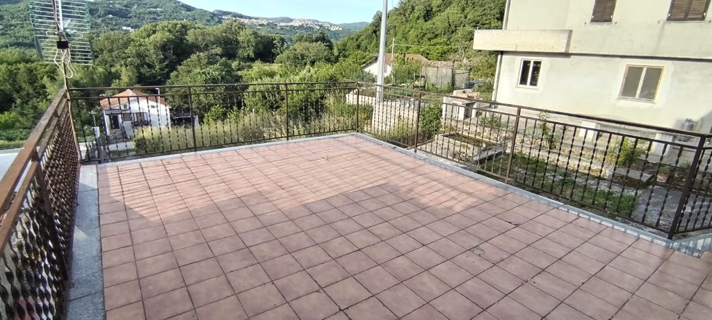 Detached house with land in a rural hamlet (c.da Cerri, 31)