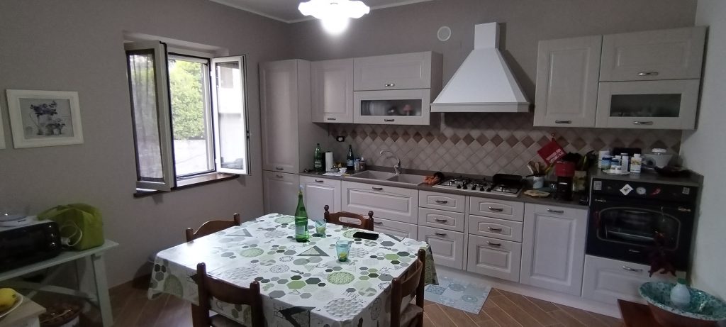 Detached house with land in a rural hamlet (c.da Cerri, 31)