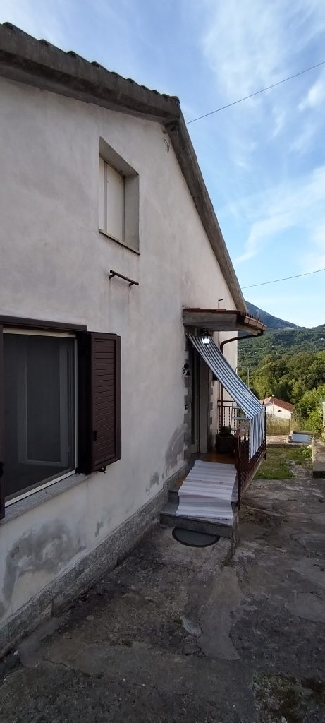 Detached house with land in a rural hamlet (c.da Cerri, 31)