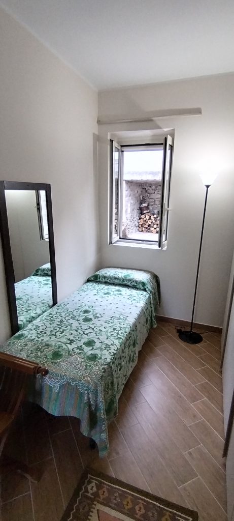 Detached house with land in a rural hamlet (c.da Cerri, 31)