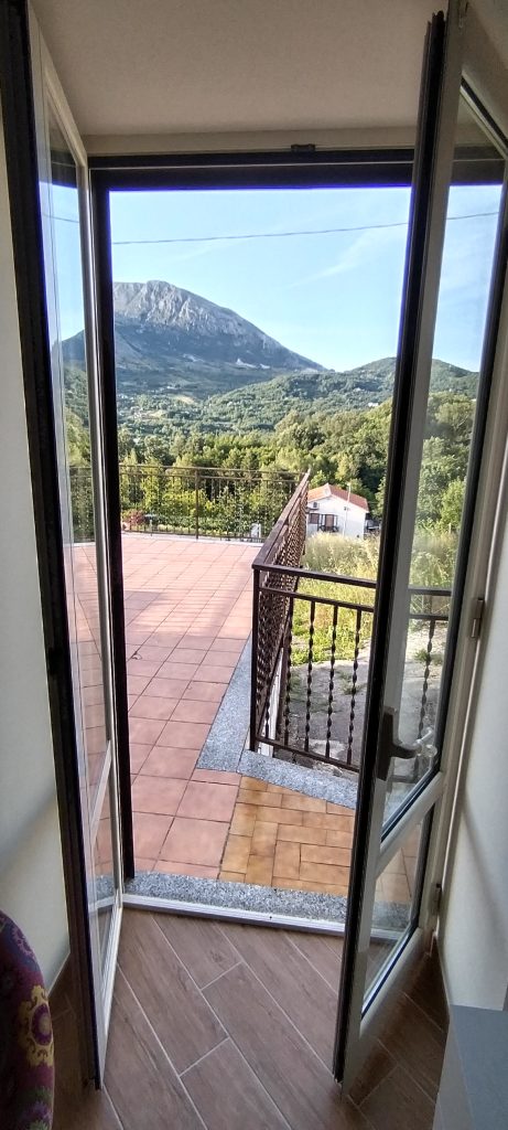 Detached house with land in a rural hamlet (c.da Cerri, 31)