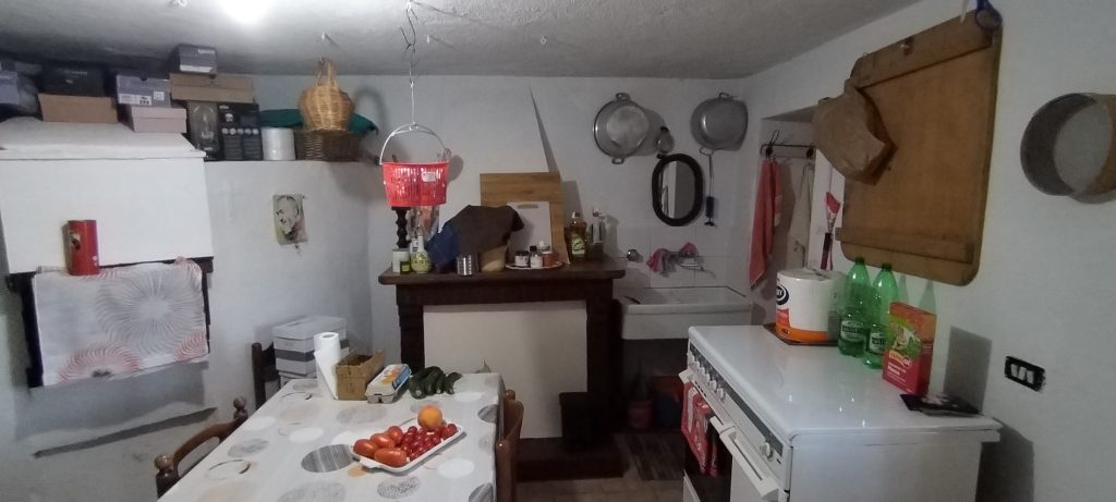 Detached house with land in a rural hamlet (c.da Cerri, 31)
