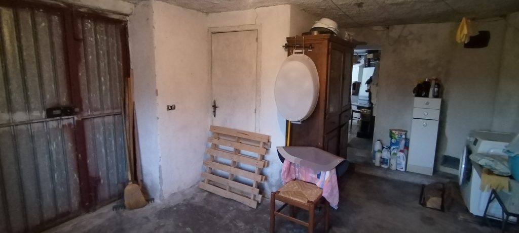 Detached house with land in a rural hamlet (c.da Cerri, 31)