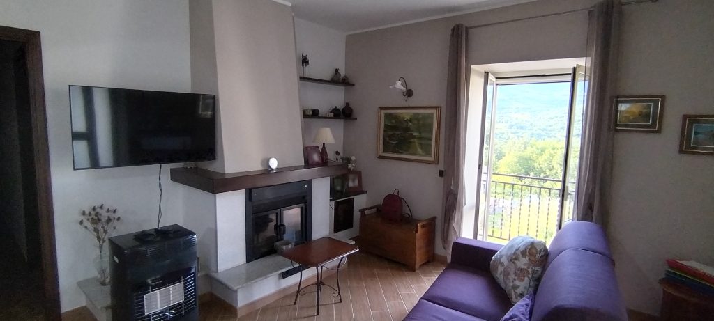 Detached house with land in a rural hamlet (c.da Cerri, 31)
