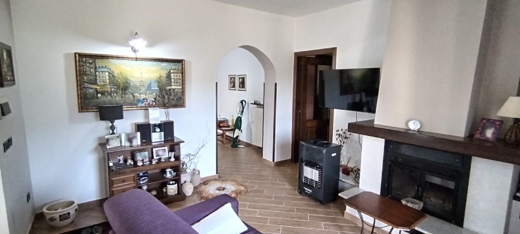 Detached house with land in a rural hamlet (c.da Cerri, 31)