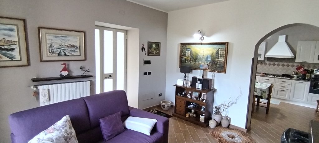 Detached house with land in a rural hamlet (c.da Cerri, 31)