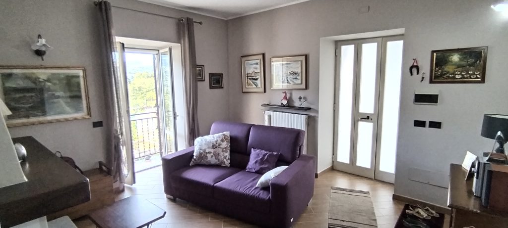 Detached house with land in a rural hamlet (c.da Cerri, 31)