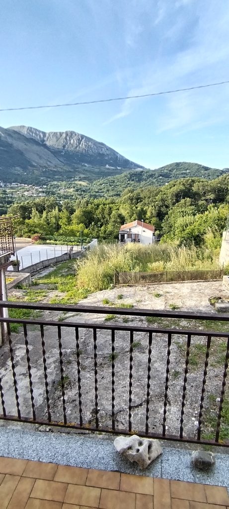 Detached house with land in a rural hamlet (c.da Cerri, 31)