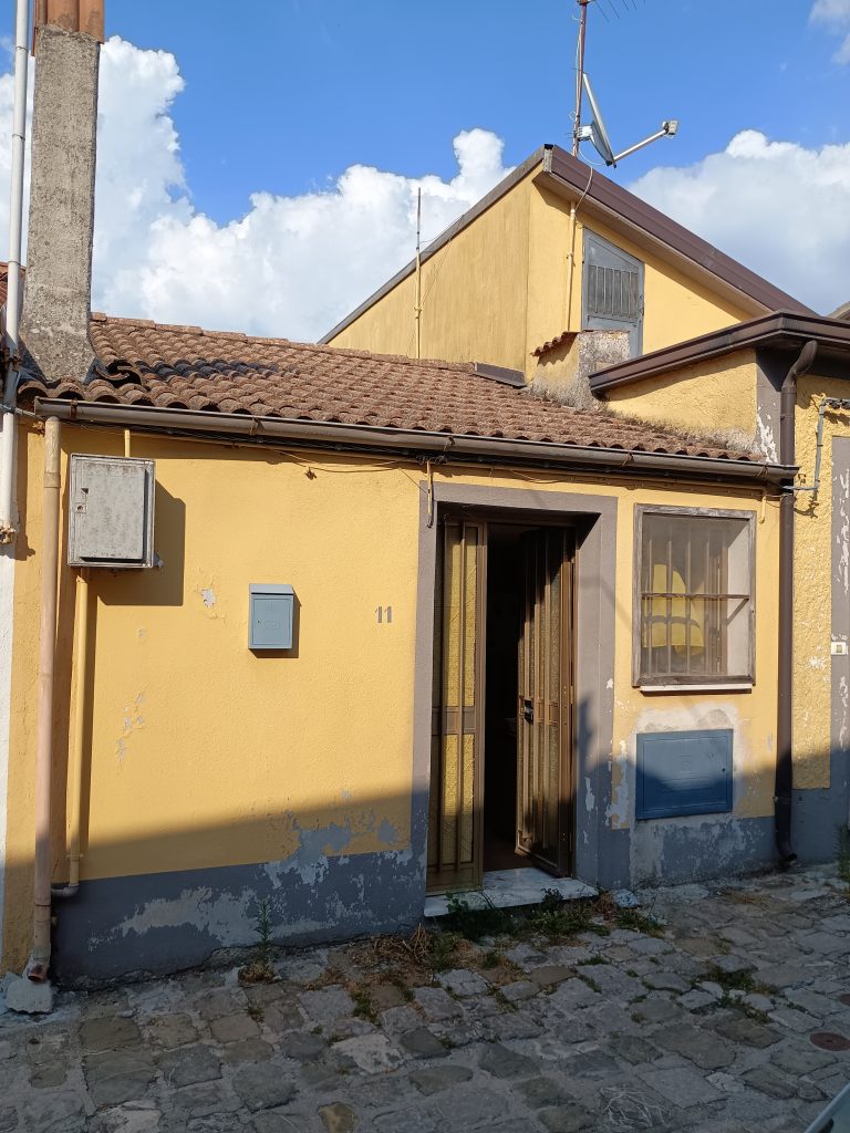 Detached house in the historic center (via Calvario, 11)