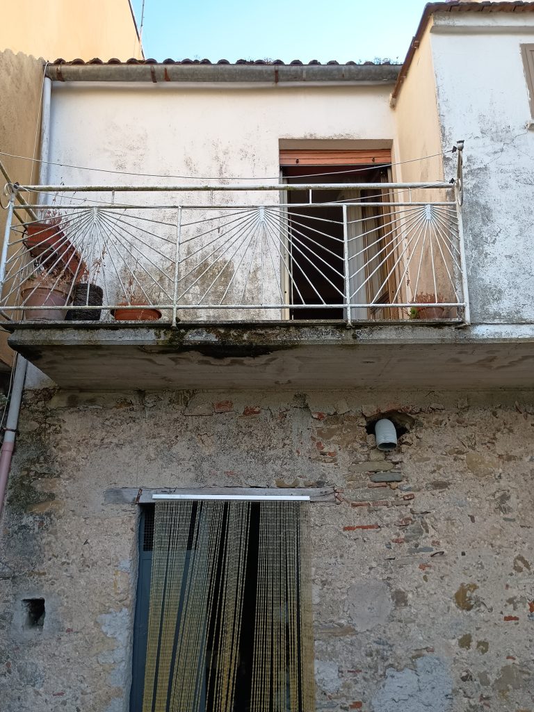 Detached house in the historic center (via Calvario, 11)