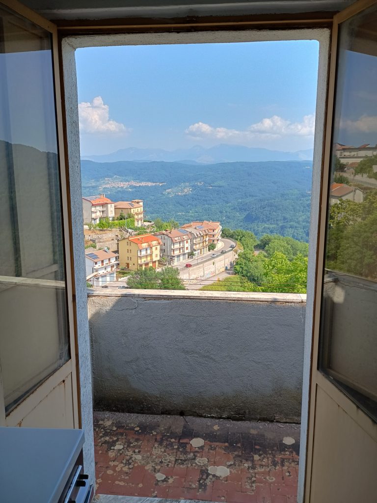 Casa indipendente nel centro storico (via Chiesa, 12)