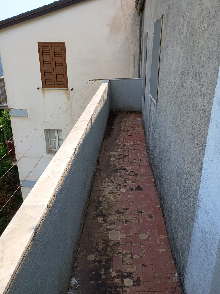 Casa indipendente nel centro storico (via Chiesa, 12)