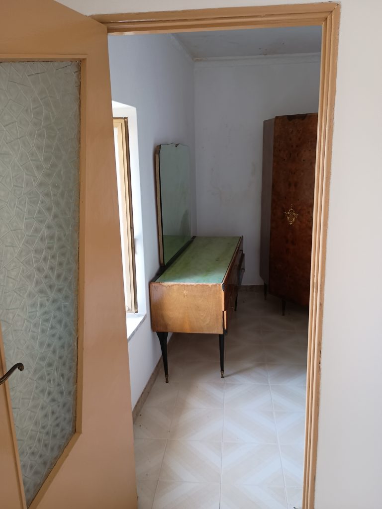 Casa indipendente nel centro storico (via Chiesa, 12)