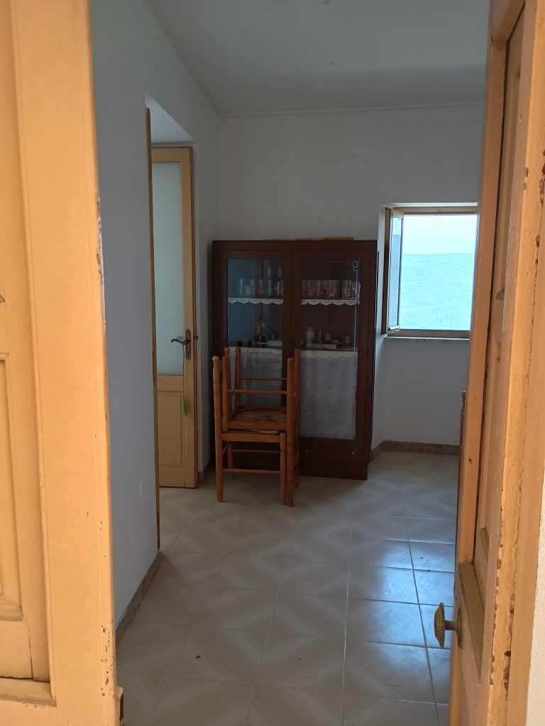 Casa indipendente nel centro storico (via Chiesa, 12)