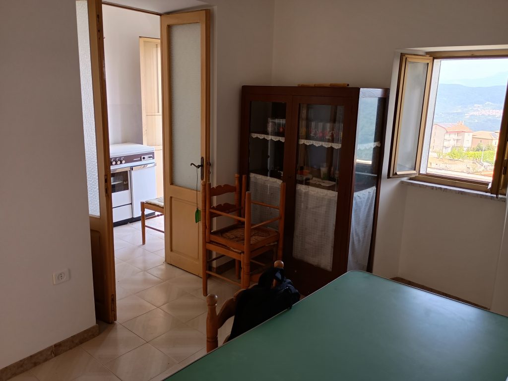 Casa indipendente nel centro storico (via Chiesa, 12)