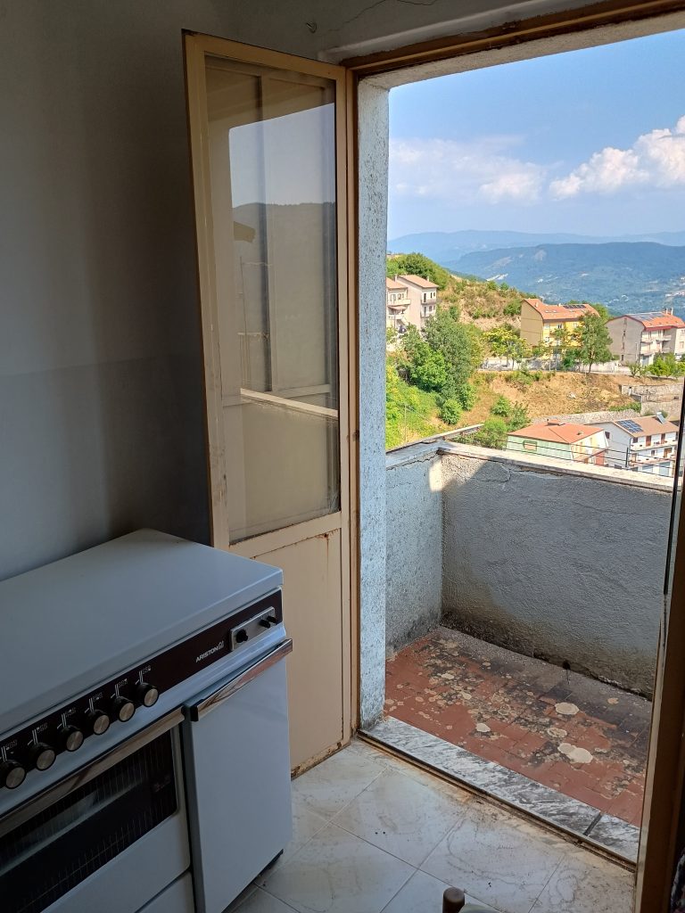 Casa indipendente nel centro storico (via Chiesa, 12)