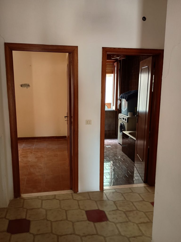 Appartamento con garage nel centro urbano (via Moro, 21)