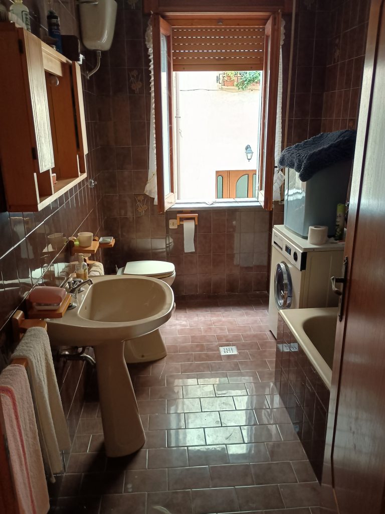 Appartamento con garage nel centro urbano (via Moro, 21)