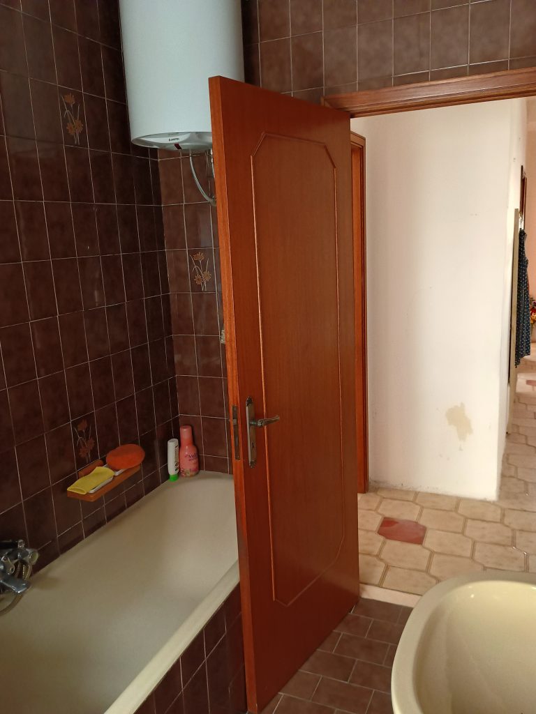 Appartamento con garage nel centro urbano (via Moro, 21)