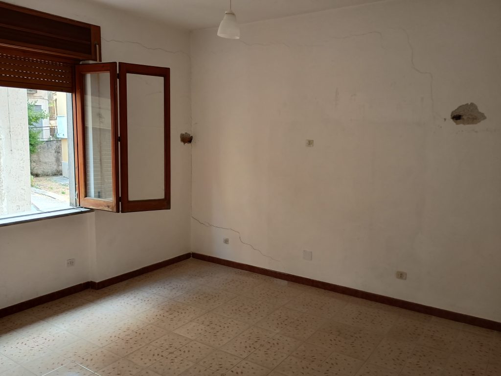 Appartamento con garage nel centro urbano (via Moro, 21)