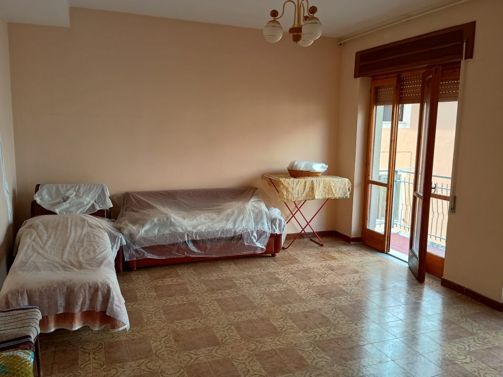 Appartamento con garage nel centro urbano (via Moro, 21)