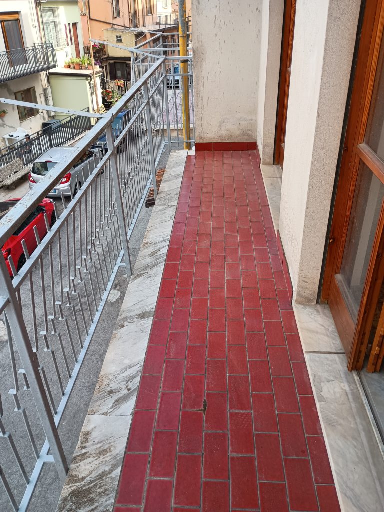 Appartamento con garage nel centro urbano (via Moro, 21)