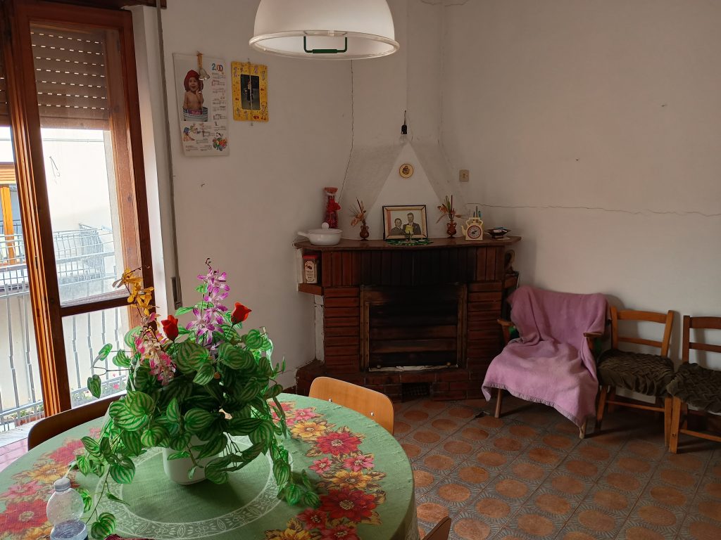 Appartamento con garage nel centro urbano (via Moro, 21)