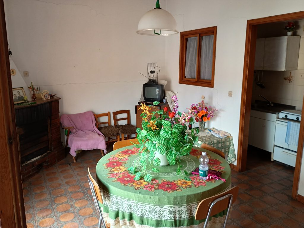 Appartamento con garage nel centro urbano (via Moro, 21)