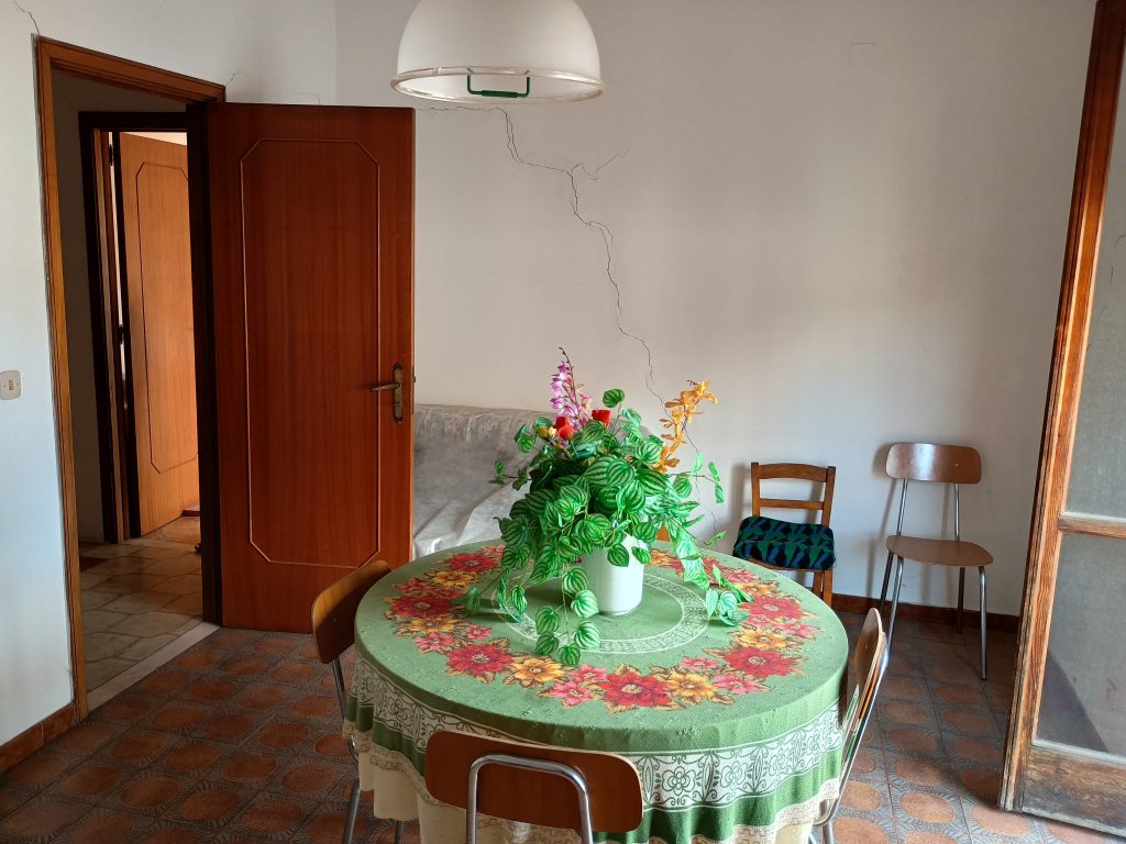 Appartamento con garage nel centro urbano (via Moro, 21)