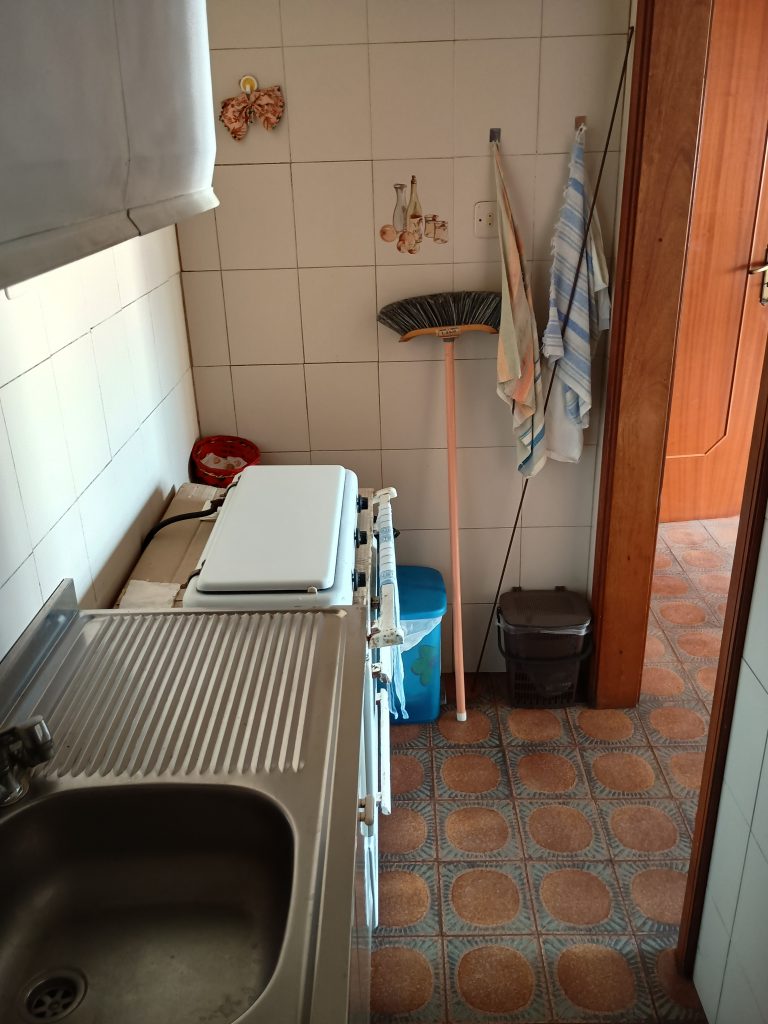 Appartamento con garage nel centro urbano (via Moro, 21)